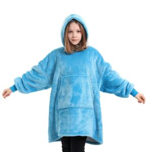 Bilde av en jente med oversized hoodie/hettegenser til barn - CampNord nettbutikk - Friluftsliv